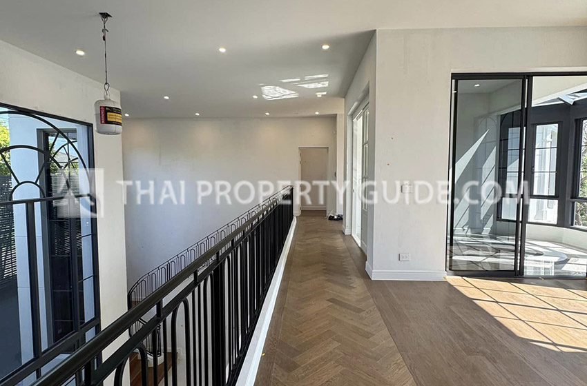 House with Shared Pool in Krung Thep Kritha 